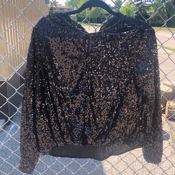 𝅺SHEIN  Black SequenceTop - Picture 2 of 10